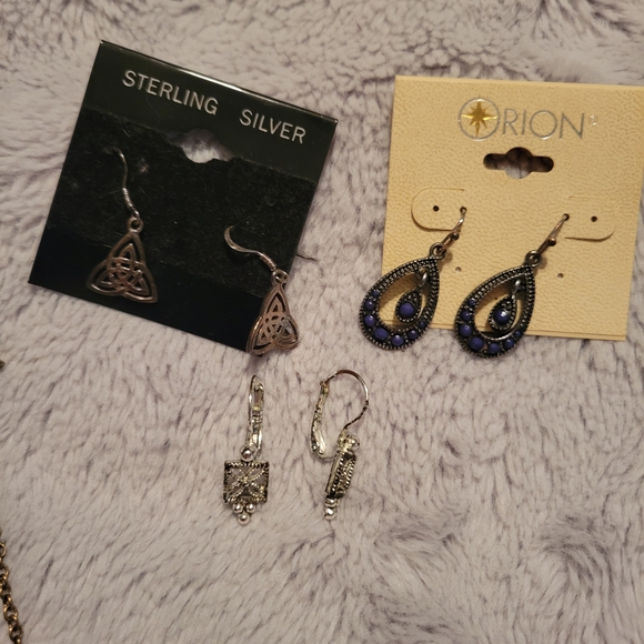 Gold and Black Jewelry Set - Picture 2 of 3